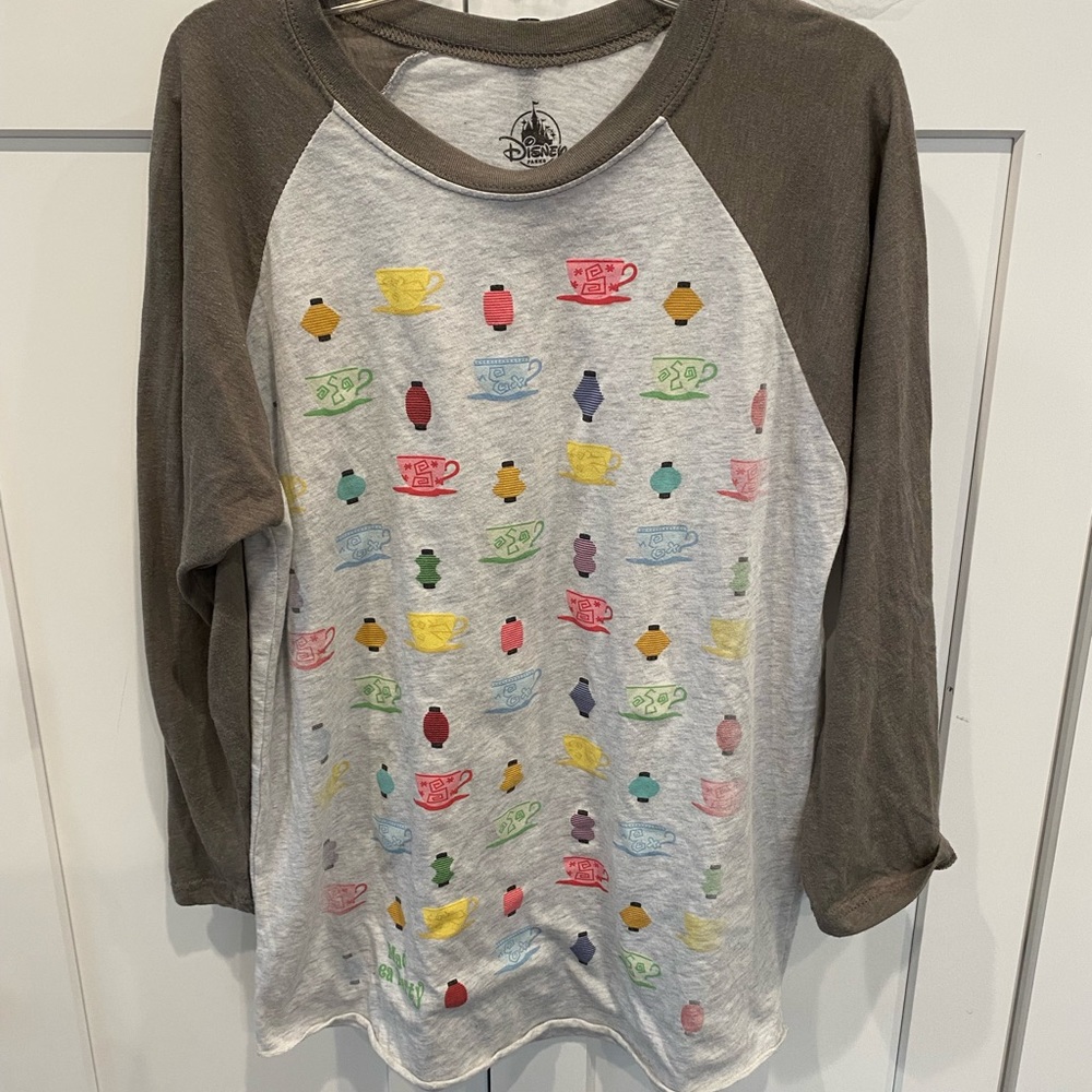 Rare Disney Mad Tea Party Raglan Baseball T-shirt size Small